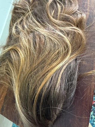 Display of color and length of wig 